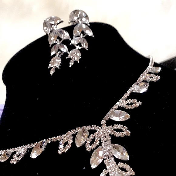 🆕GLAM 2pc Jewelry Set Dangle Earrings & Necklace - Picture 7 of 14